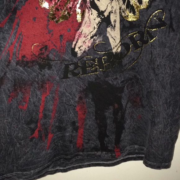 Nice graphic t shirt. - Picture 2 of 6